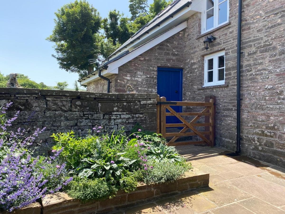 Villa Pant Llwyd Farm Llangynidr Exterior foto